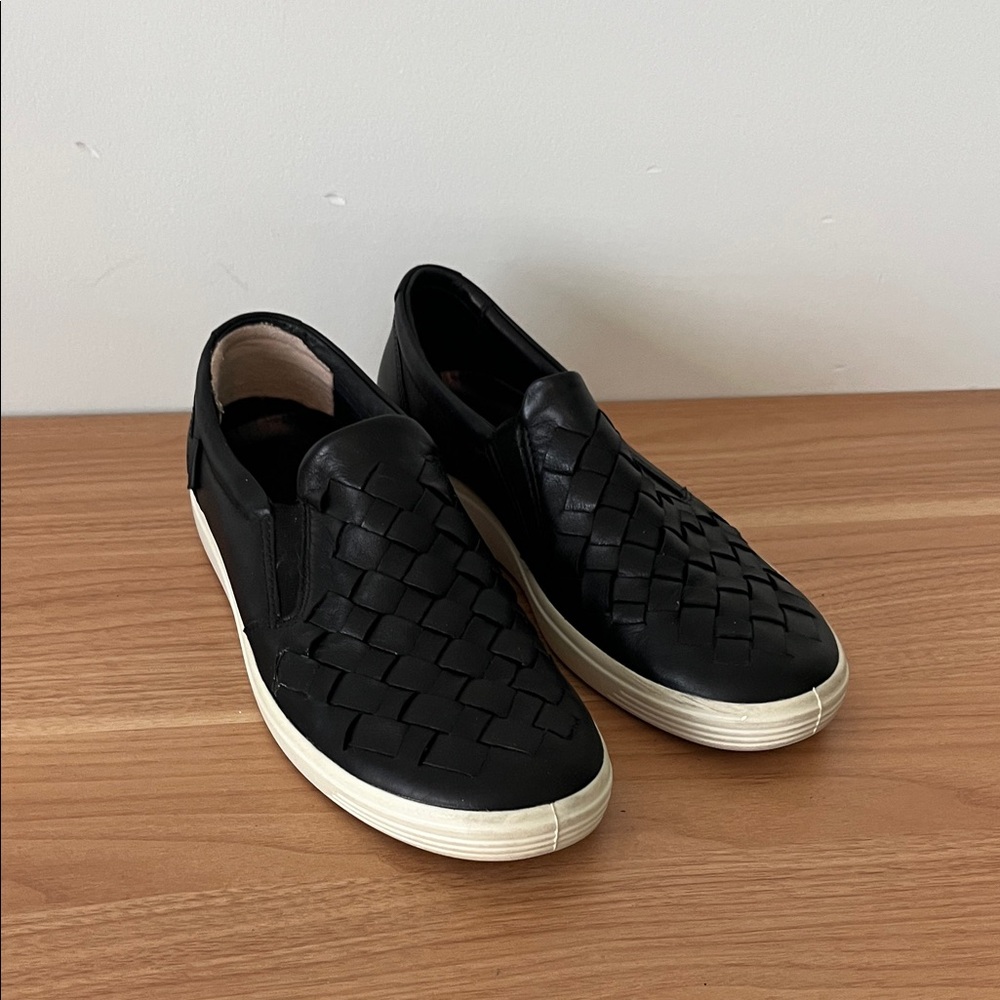 Ecco Woven Black Leather Flats